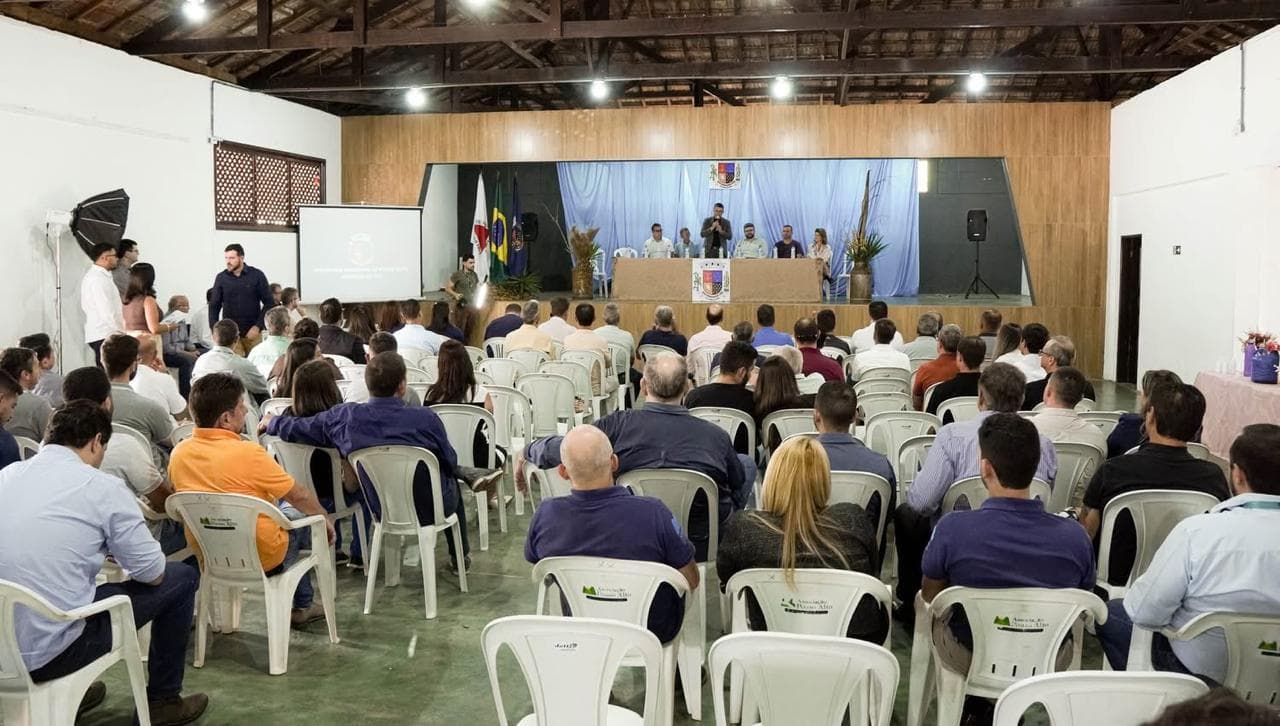 Painel de debate em um palco